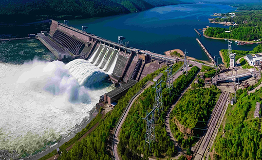 With the dam’s full capacity at 1,550 feet